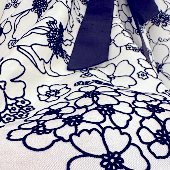 Dimples Dress White with Black Flocked Floral Design and Moveable Flower - Picture 5 of 9